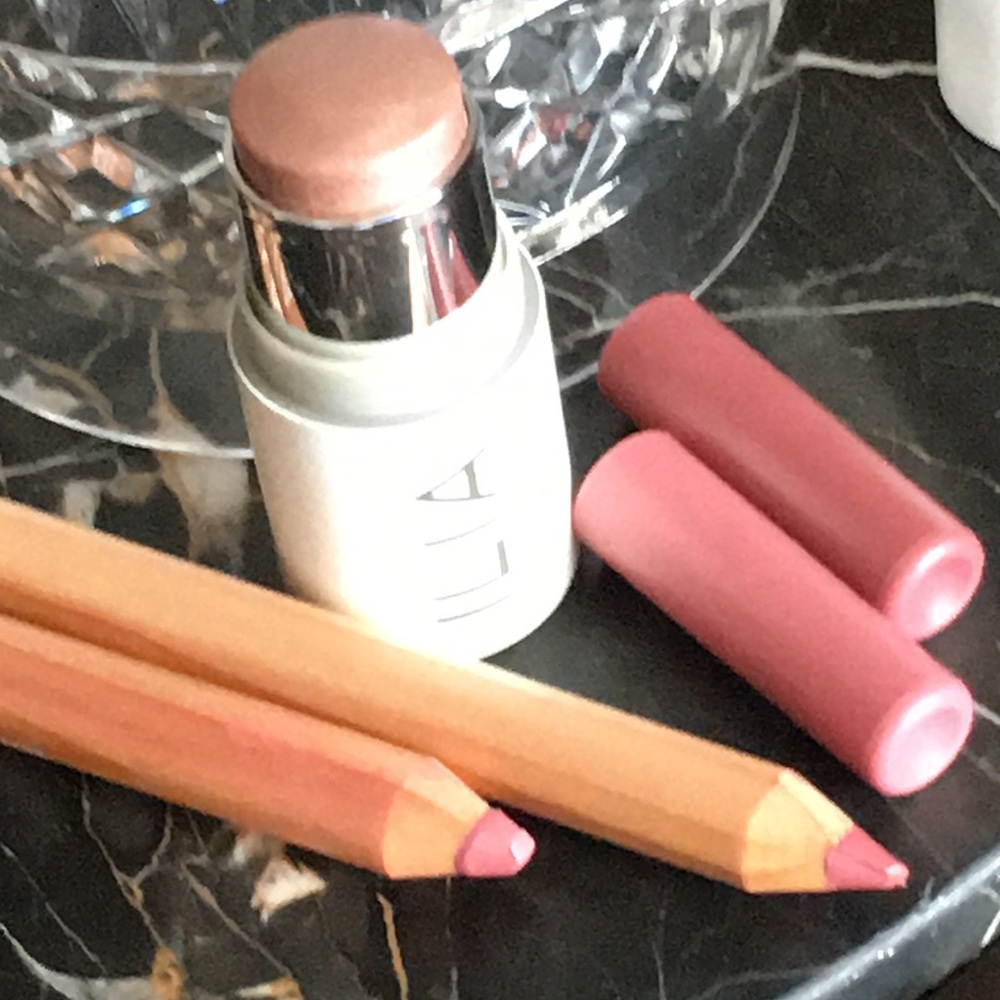 Beauty Bundle of 7 pieces: WonderSkin, Ilia, YSL, Mario - Picture 7 of 9